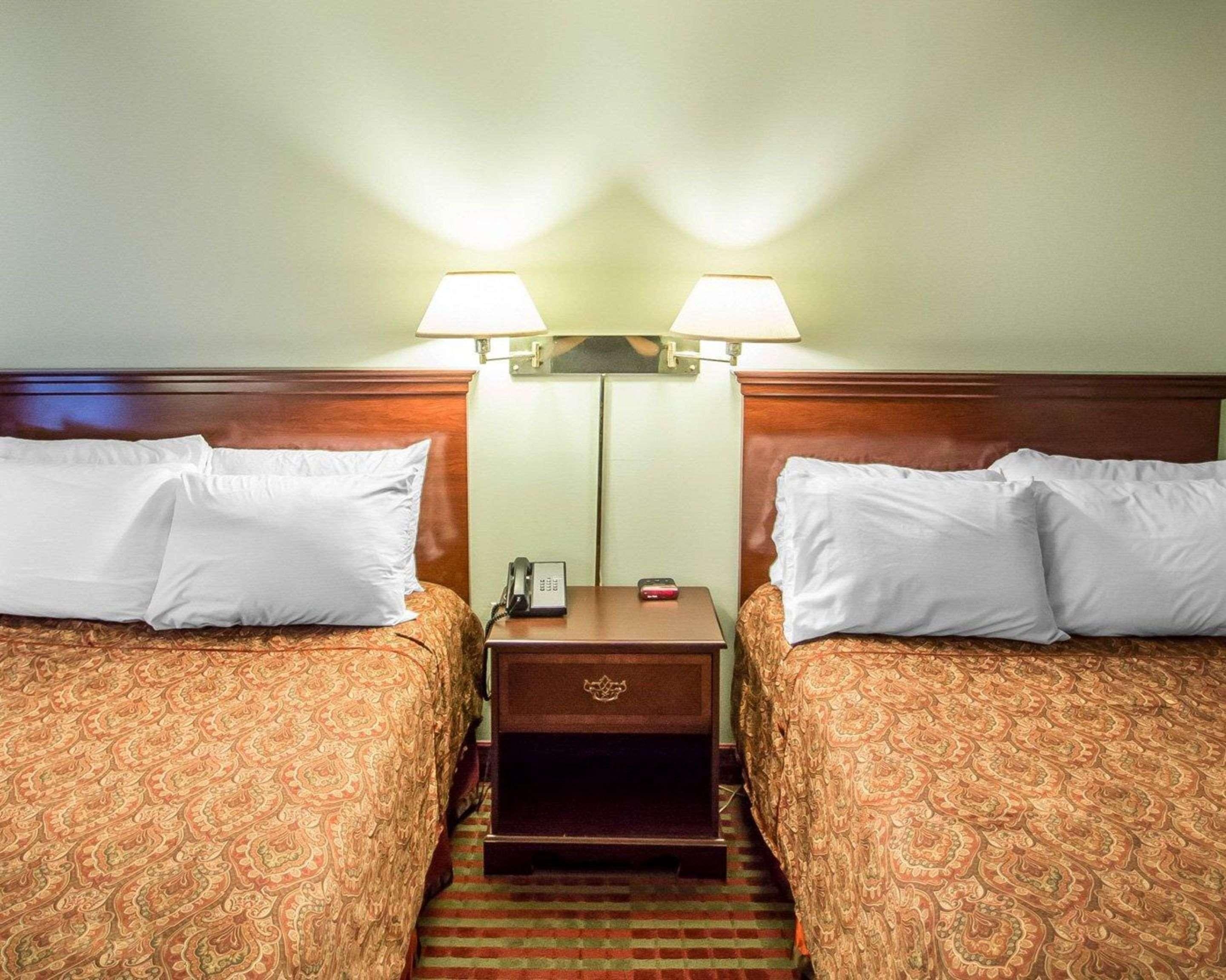 Rodeway Inn Lakeville Eksteriør billede