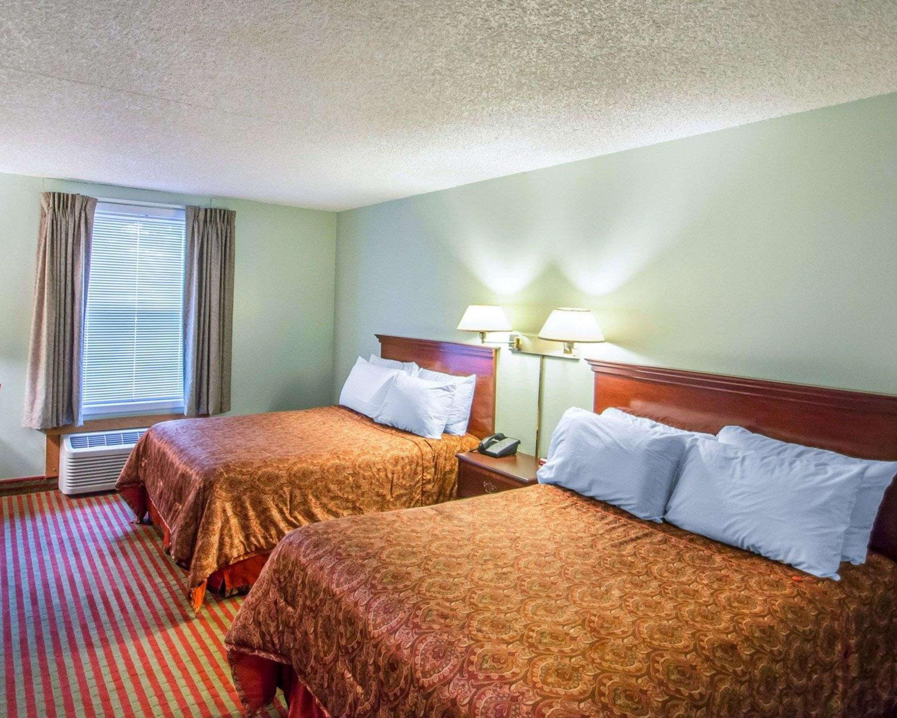 Rodeway Inn Lakeville Eksteriør billede
