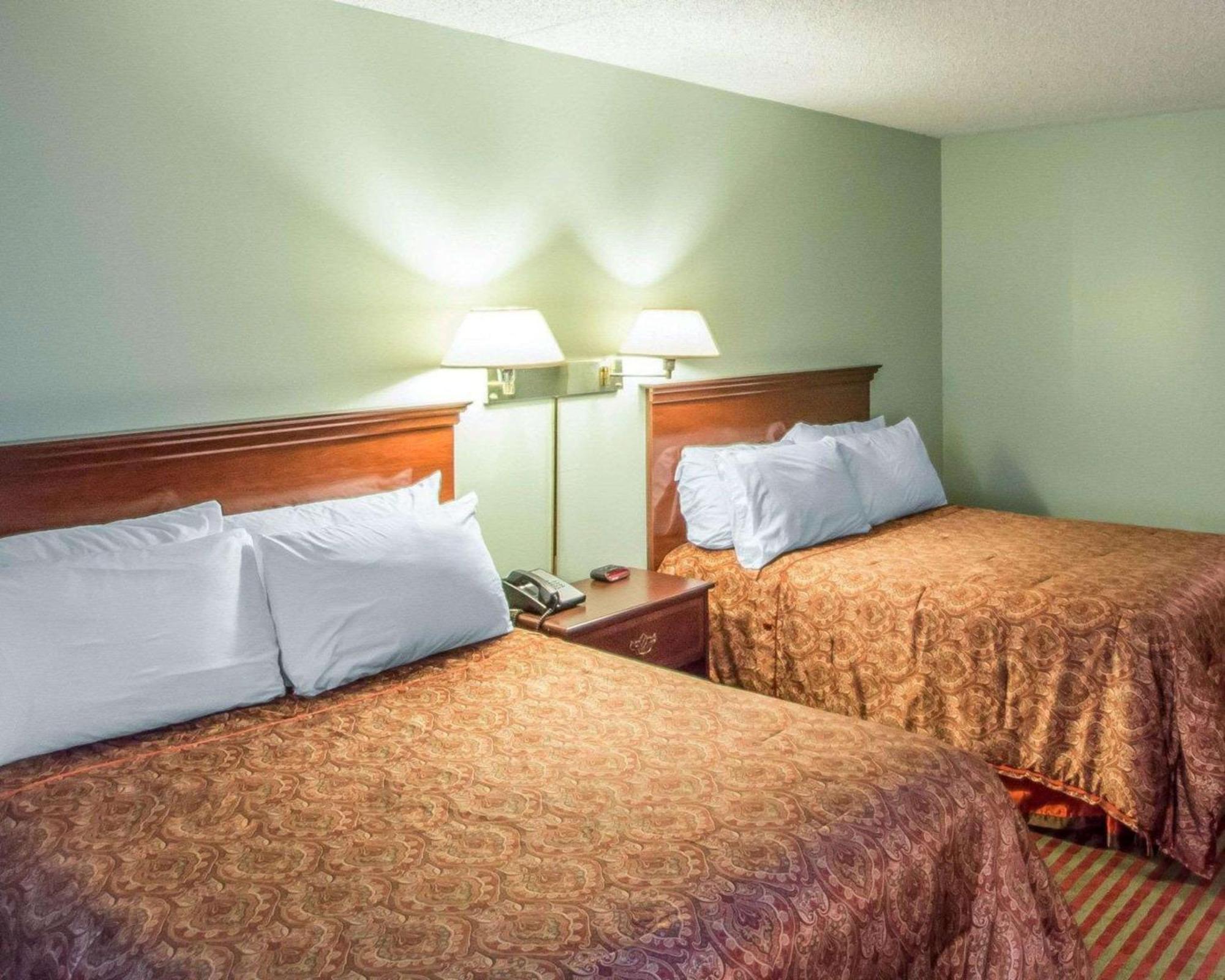 Rodeway Inn Lakeville Eksteriør billede