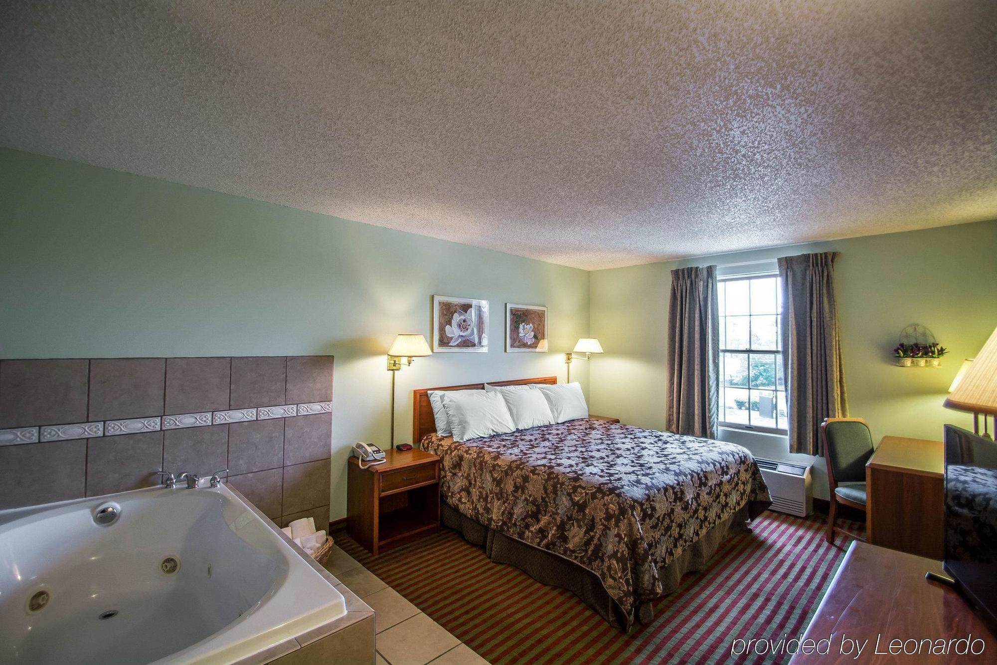 Rodeway Inn Lakeville Eksteriør billede