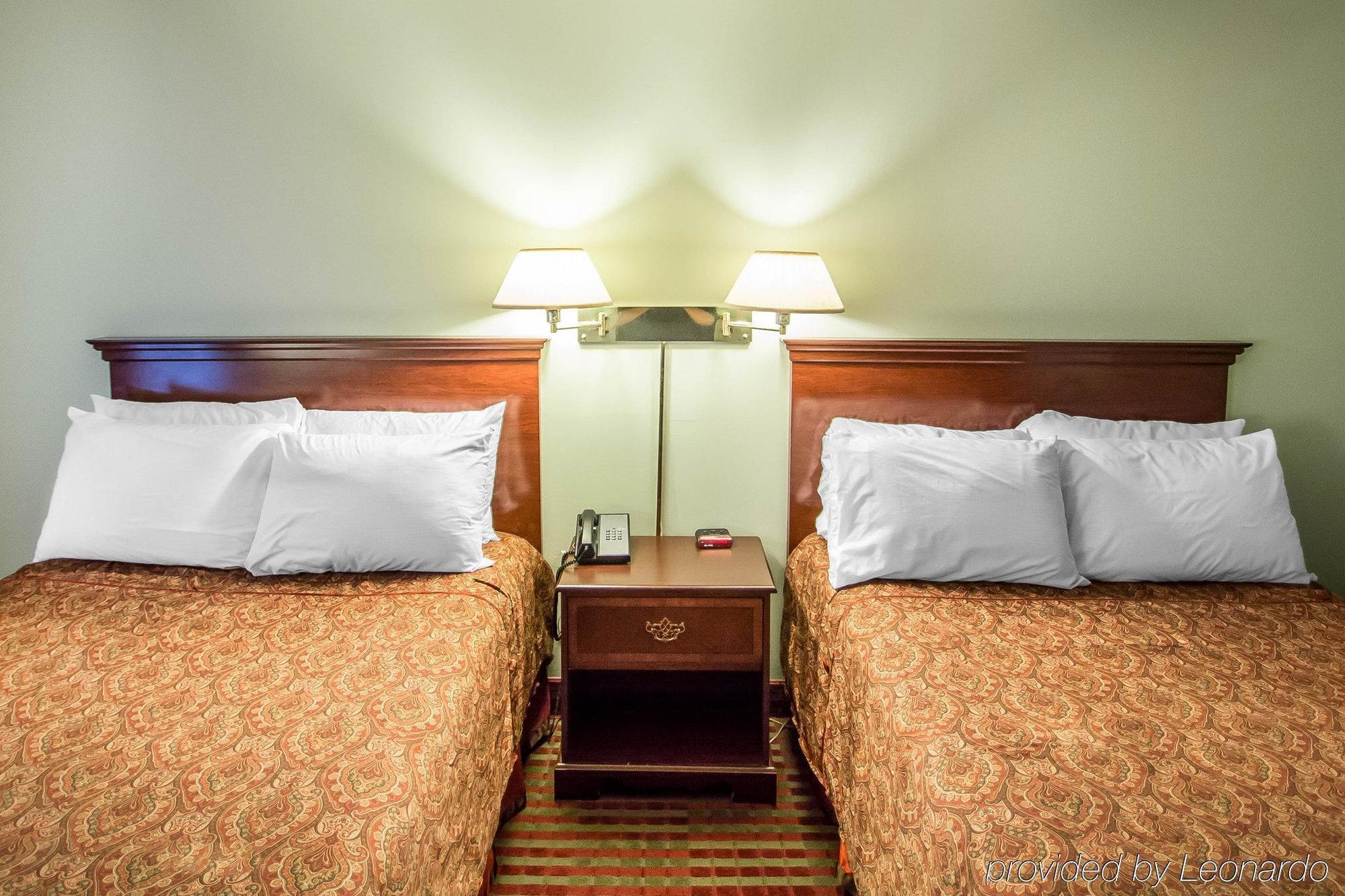 Rodeway Inn Lakeville Eksteriør billede