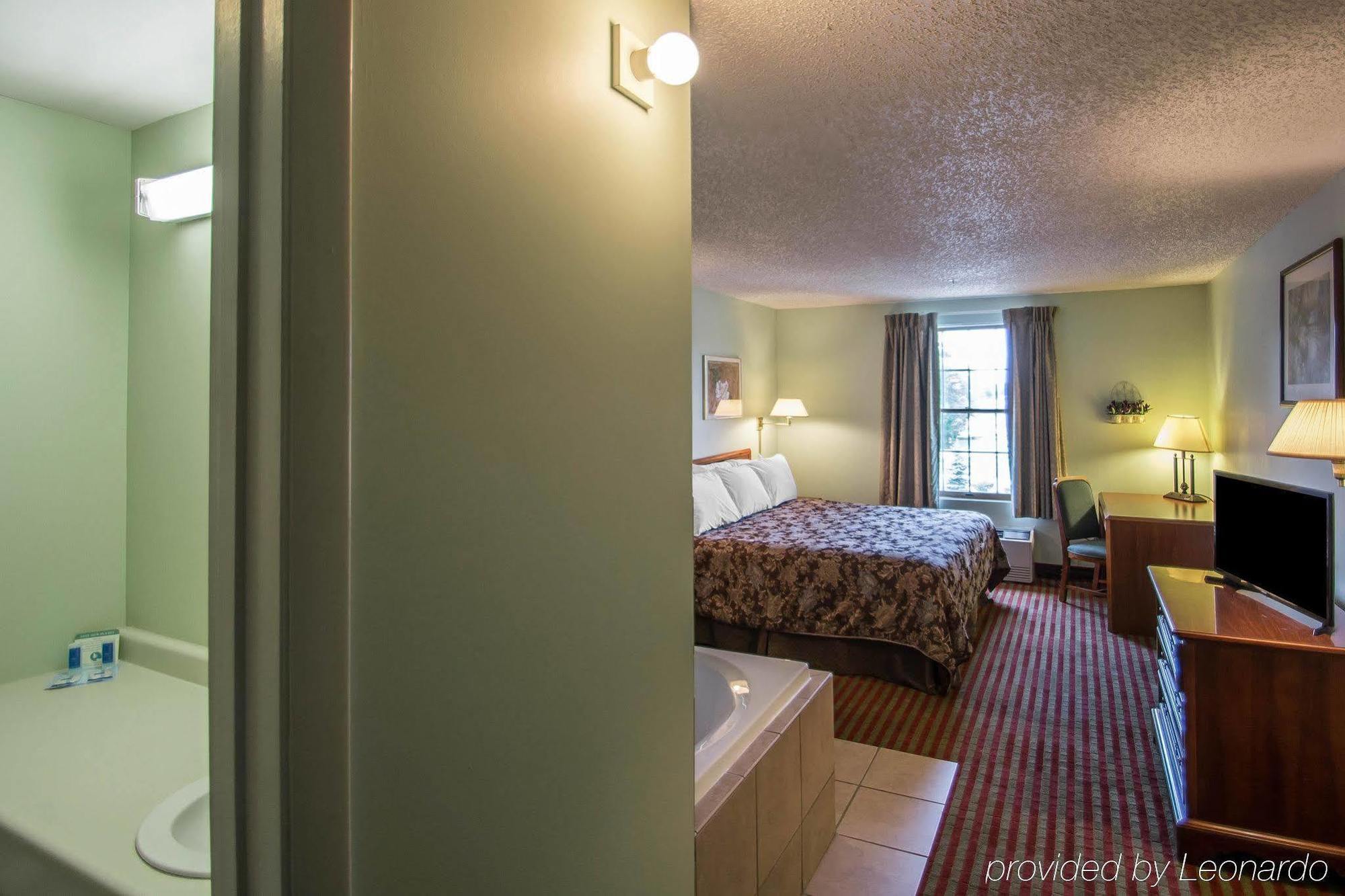Rodeway Inn Lakeville Eksteriør billede
